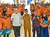 Pemko Padang Beri Bantuan 300 Paket Sembako untuk Petugas Kebersihan