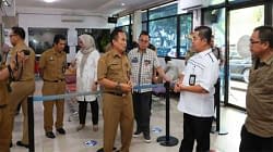 Dirjen Dukcapil Teguh Setyabudi mengunjungi Kantor Dinas Dukcapil Kota Bandung