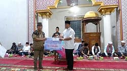 Tim Safari Ramadan Provinsi dari UNP Sambangi Masjid Nurul Iman Simpang Tolang Pasbar