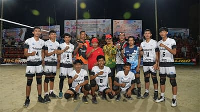 Bupati Agam, Andri Warman bersama Tim Bola Voli yang berlaga di Open Turnament Sumbar-Riau