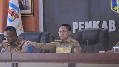 Sekretaris Daerah Kabupaten, Saipul, saat memimpin Rapat Koordinasi Persiapan Kunjungan Kerja Gubernur Lampung dan Pengajian Akbar di Kabupaten Way Kanan