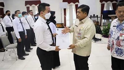 Sekjen Kemendagri, Suhajar Diantoro saat penutupan Pendidikan dan Pelatihan (Diklat) Penyusunan Dokumen Perencanaan dalam Penerapan SPM Angkatan I dan II di Pusat Pengembangan Sumber Daya Manusia (PPSDM) Regional Yogyakarta