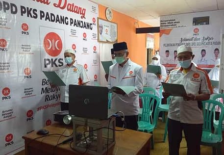 Suasana pengukuhan kepengurusan DPD PKS Padang Panjang periode 2020-2025