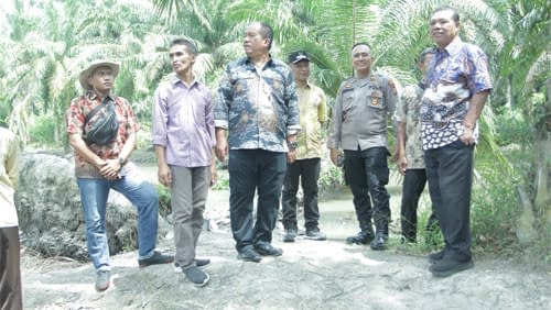 Wabup Taufik Zainal Abidin Siregar beserta rombongan tinjau kondisi bantaran Sungai Liga Asahan