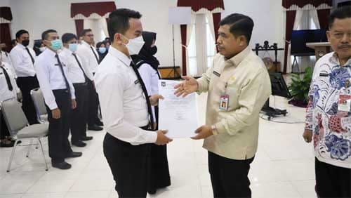 Sekjen Kemendagri, Suhajar Diantoro saat penutupan Pendidikan dan Pelatihan (Diklat) Penyusunan Dokumen Perencanaan dalam Penerapan SPM Angkatan I dan II di Pusat Pengembangan Sumber Daya Manusia (PPSDM) Regional Yogyakarta