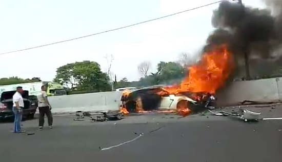 Insiden Terbakarnya Nissan GT-R di Tol Cibubur